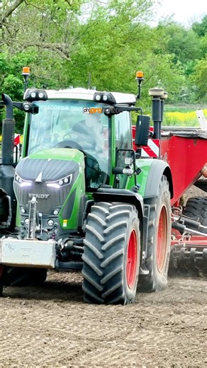 The FENDT 936 Vario tractor working in the field with the Terra Tech seed drill. They are drilling vining peas | Pro Horizon Farming Content
