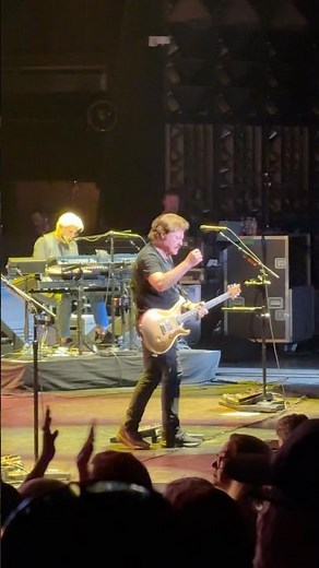 The Doobie Brothers “China Grove” live @ Pine Knob Clarkston MI August 2025 ‪@joeEbravo‬