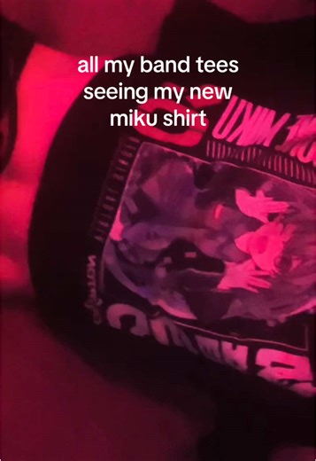 I wear this shirt the most ^_−☆ #femboy #miku #bandshirt #merch #croptop