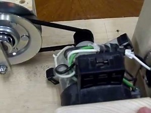 Spray paint can shaker