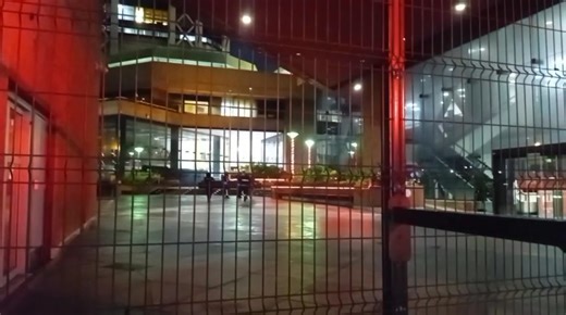 Fire at Eric Williams Financial Complex! Fire officers are on the scene at the twin towers in Port of Spain responding to reports of smoke in one of the buildings. Video by Anisto Alves. | CNC3 Television, Trinidad and Tobago