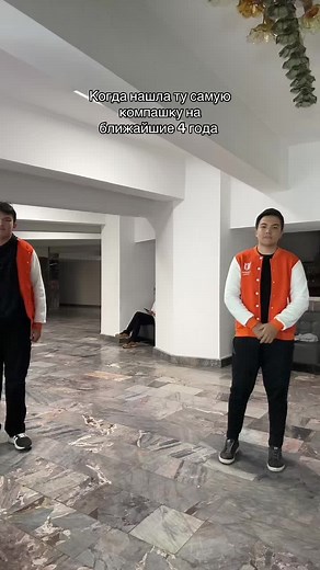 Мен келесі 4 жылға достарды тапқан кезде ————————————— Когда нашла ту самую компашку на ближайшие 4 года #caspianuniversity #компашка #уник #uni #caspian