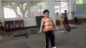 8 year old Chinese boy snatching. Look at the pure technique! © Lifthardwl | Powerlifting Motivation