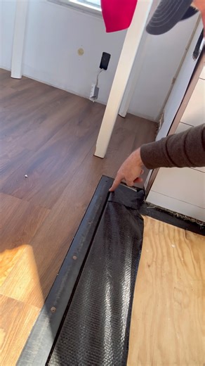 Does the slide need adjusted? ‪@jayco‬ #jayco #rvrenovation #camper #diy #adjustment #rvmakeover