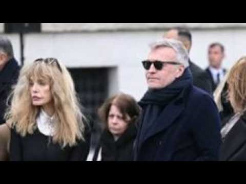 Enterrement d'Isabelle Mergault : dernier hommage au cimetière du Père-Lachaise à Paris