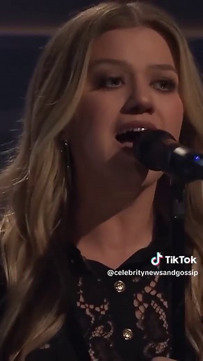Kelly Clarkson - Lighthouse Performance on Fallon