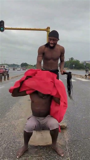 MGANGA AKIMBIA BAADA YA MTEJA WAKE KUPANDISHA MASHETANI #comedy #funny #duet