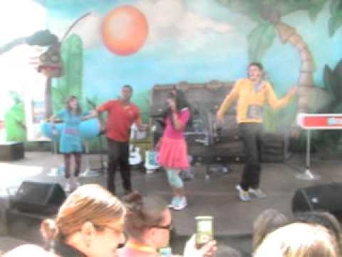 Fresh Beat Band Live Concert at Sesame Place #1 05 07 11