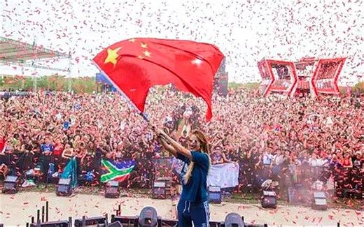 上万中国人齐唱《faded》！老外一脸懵！网友：我们嗨起来要你们命！