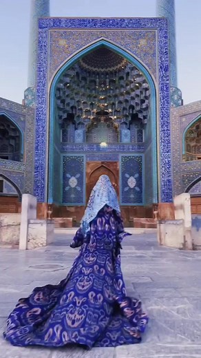 Iran's beauty This beautiful mosque is located in Isfahan, Iran. Known for its beautiful domes and intricate design, it's one of the everlasting masterpieces of architecture in Iran, its construction dating back all the way to the 1611s. 💙 📷hobopeeba | Global Archaeology