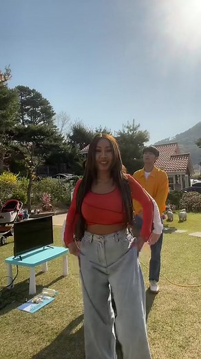 Zoom In Zoom Out Challenge with Jessi Before - SixSense