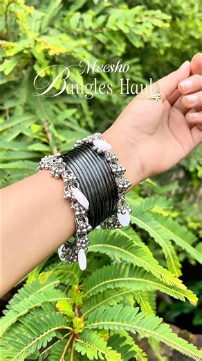 Wait… BLACK + BLUE Bangles with THIS Silver Bangle?! 😍🖤💙✨