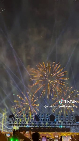 China Drone Fireworks Light Show