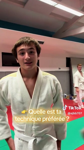 Chaque judoka a sa technique signature. Celle qu’on travaille encore et encore jusqu’à la perfection. Rapide, explosif, efficace. 💥 Et toi, c’est laquelle ? ⚡️ 💬 Dis-moi en commentaire le nom de ta technique préférée ! 👇 #Judo #PassionJudo #TechniquePréférée #TatamiPower