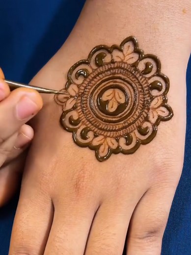 Beautiful Mandala😍🌿✨ Follow my fb page: Sheikh's Henna Art . #henna #mehndi #viraltiktok #fypage #trendingvideo
