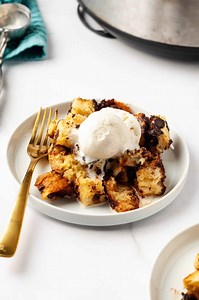 2.6K views | Slow Cooker Bread Pudding ✨ This is the easiest bread pudding you’ll ever make. Warm, cozy spices, melty chocolate chips, and the slow cooker does all the work. Add a scoop of vanilla ice cream and call it done. #breadpudding #slowcookerdessert #easydesserts #comfortfood | All Things Mamma | Facebook