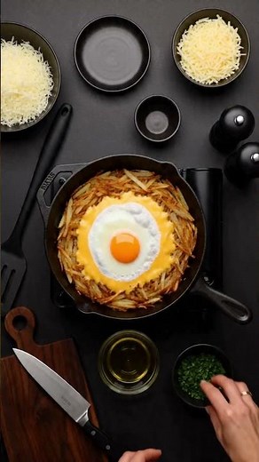 🍳 Schnelles Frühstück: Knusprige Kartoffelpuffer mit Ei und Käse!