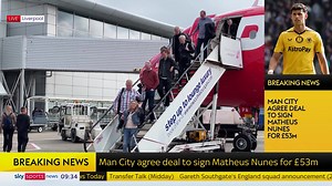 An arrival on Transfer Deadline Day... 🛬 Welcome back to Liverpool, PLAY! 🥳🔴 | Liverpool John Lennon Airport