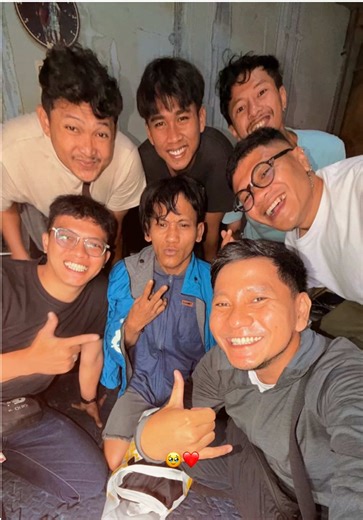 Merajut Kembali Senyum Sahabat melalui Berbagi