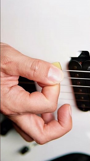 It’s simple w/ correct pick re-angling 🔥 #riff #metalguitar #rhythmguitar #riffing #guitarriff