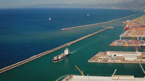 No sign of U.S. recession in freight demand, CEO of shipping giant Maersk says