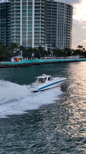 Fountain Express Cruiser! Let Us Know If You Like These Drone Shots! | Haulover Inlet ➡️ Follow roughinlets for more original boat action videos! #roughinlets #hauloverinlet #boyntoninlet #boyntonboats #bocainlet #bocaboats #wavyboats #hauloverboats #Miami #boatzone #boatsvshaulover #boatsdaily | roughinlets