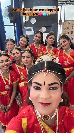 Jeyam'sArt'OoSphere|Skill Development School on Instagram: "Stepping into 2026 ❤️✨️🔥 🧿🧿🧿🧿 #bharathanatyam #transition #singari #ᴅᴀɴᴄᴇʀᴇᴇʟs #contentcreation #viralvideos #ᴛʀᴇɴᴅɪɴɢᴍᴜsɪᴄ #danceclass #newyear #jeyamsartoosphere"