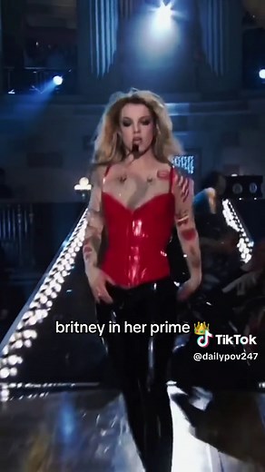 Britney Spears Live Performance of 'Toxic'