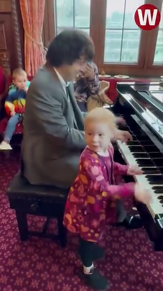 11K views · 213 reactions | This is the lovely moment a seriously ill little girl plays piano with one of the UK's top pianists. She's loving it, bless her. What a star! ❤️ | WalesOnline | Facebook