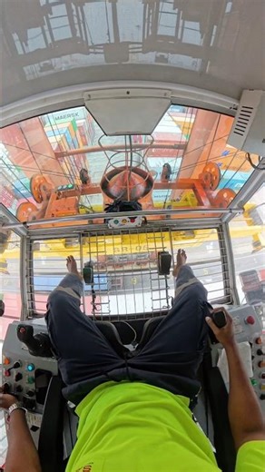 Container Handling with RTG Crane #craneoperator #containerterminal #containerhandling #insta360