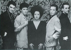 STASERA CHE SERA (EN ESPAÑOL) - Matia Bazar - LETRAS.COM