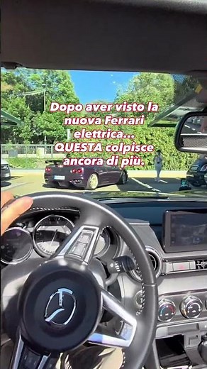 Ferrari presenta la sua nuova elettrica…poi senti passare una Ferrari F355😮‍💨