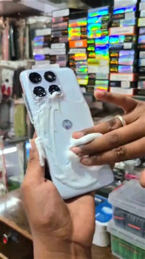Motorola Edge 70 Fusion Class Protector Install Glaue tempered #shorts #viral #youtubeshorts