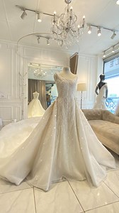 Shirley 🤍👰🏻‍♀️👗💍💐 Our beautiful #PattyValleBride @shirleyannehp looking very timeless and elegant in a custom two-way Patty Valle wedding gown in delicate Chantilly lace with handbeaded dainty embroidery and leaves lasercut details accentuated with Swarovski crystals. #PattyValleCouture #weddinggown #bridalgown #custombridal #couture #fashiondesign #lace #embroidery #beadworks | Patty Valle Couture