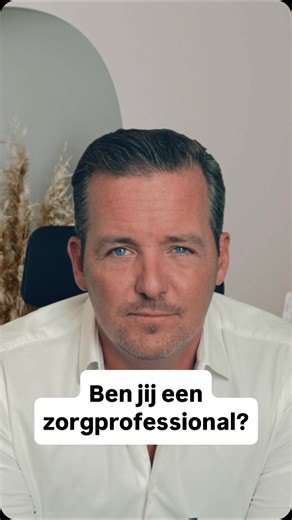 Er is een nieuwe beweging gaande. In de spreekkamers, de behandelruimtes, de praktijkvloeren. Steeds meer zorgprofessionals voelen het al! Heling stopt niet bij het lichaam. Ze reikt verder, naar emotie, bewustzijn, energie, ziel. We ontmoeten artsen, therapeuten, psychologen en coaches die dit voelen. Die willen leren hoe ze kunnen werken mét energie, niet ertegenin. Met de moed om te kijken naar wat niet zichtbaar is, maar wel voelbaar in elke mens die tegenover je zit. Ze stellen nieuwe vrage