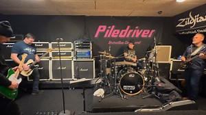 Dont waste my time | Status Quo Cover band - "Piledriver"