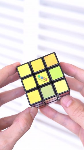 Cubo Rubik Imposible: ¡El desafío colorido!