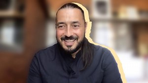 L'animateur Moundir revient sur son parcours et nous fait découvrir les anecdotes de son "CV". #cv #moundir | Gala