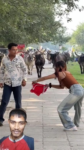 ladke ko confused 🤔 kr diya #greenscreenreaction #memeclip #prankvideo #trending #funny #clipclaps