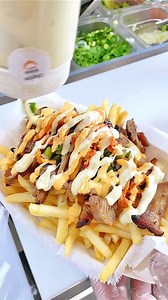 Classic fries are cool... but loaded fries? 😮‍💨 We’re devouring! @asianstreetness is upgrading your fries game with their special loaded fries! Start by customizing yours with either tasty grilled chicken or pork, then top it off with green onions, kimchi, their homemade cilantro mayo, spicy mayo, and a sprinkle of chopped cilantro. 🍟 Indulge in their explosion of flavor at FoodieLand Texas! ⬇️ 🗓️ April 5-7, 2024 📍 NRG Park (Houston, TX) 🗓️ April 19-21, 2024 📍 Fair Park (Dallas, TX) 🎟️ T