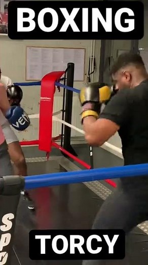 BOXING TRAINING GIRLS