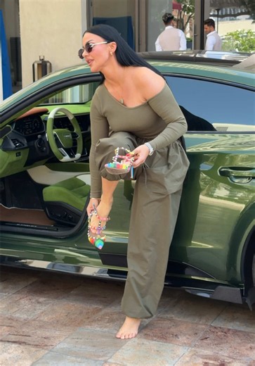 👸🏽 x Venuum 🏎️ 💚 👠 #bts #dubai #viraltiktok #luxurylifestyle #ftpシ