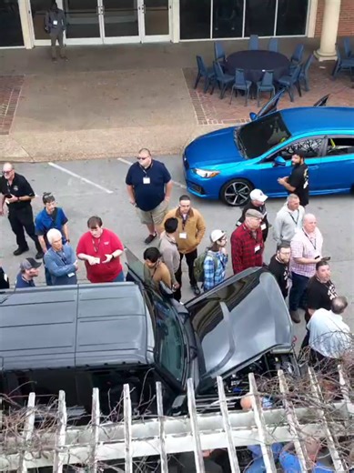 🔴⚫ XPRESS LOCK-OUT SERVICE 🔐 Locksmith Only. No Middlemen. No Subcontractors. Other companies: 🎭 “We all do the same thing.” Then reality hits and the group chat activates: ❌ “That’s too high.” 📞 “Call around first.” 💬 “See if someone cheaper can do it.” 👀 “It’s just a lockout.” 🔊 “We’ll go with another company.” Cool. No hard feelings. But when you're standing next to your car in the dark or locked out of your own place… 🔥 THE DIFFERENCE SHOWS. 📱 TEXTING US IS ALWAYS BETTER Why? Becaus