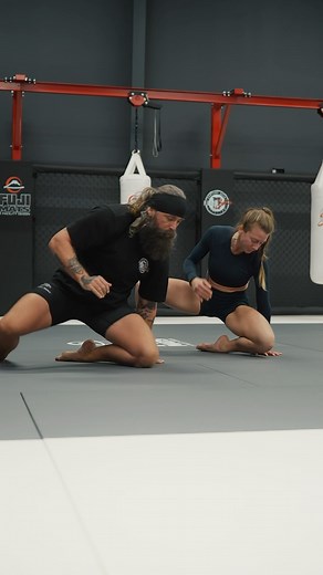 Phase SiX on Instagram: "The power of adding crawling patterns and ground based locomotion movements into your training should not be underestimated!🐊⚡️🦍 By performing these types of movements on a regular basis they can work to improve your total body strength, coordination as well as increase your mobility and stability. 🦍 But that’s not all! Here are six additional benefits of crawling and ground-based locomotion: 1. Improves prone extension, one of the two most important movement patterns