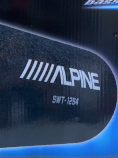 อยากได้เบสแน่นๆ แต่ไม่อยากเสียเวลาไปตีตู้ เจาะรถให้เสียของ... วันนี้ผมพามาดูตัวจบจากค่าย Alpine รุ่น SWT-12S4 บอกเลยว่าตัวนี้
