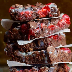 These Chocolate Covered Cherry Magic Bars are the definition of magic! 🍒 🍫 https://www.wineandglue.com/chocolate-covered-cherry-magic-bars.html | Crazy Good Food