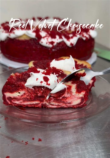 Red Velvet Cheesecake . . . . . . . . . #fyp #foodie #cheesecake #redvelvet
