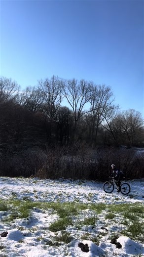 Can it be to wet? With @Jens cloots everything is possible #fyp #cycling #viral #meme #snow