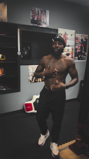 King-Shodd Hicks on Instagram: "Still got a dad bod to get rid of, but slow progress better than nothing. I built this body, so I gotta go through the pain of reconstructing it. One day at a time. OH IM 41 to be exact! #gym #gymlife #over40 #over40andfit"