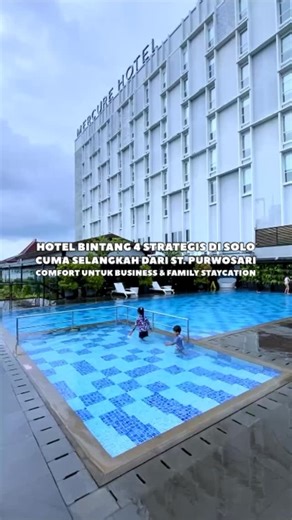 JOGJA | Travelling And Foodies on Instagram: "Hotel Bintang 4 Strategis di Jantung Kota Solo, cuma Selangkah dari Stasiun Purwosari! Hotel ini sangat recommended untuk family staycation ataupun business trip kamu. Fasilitasnya lengkap, suasananya homey dan comfort. 🔥Jangan lupa dinner dengan menu sepuasnya AYCE BBQ at Pool Side cuma 95 Ribu/orang 🔥 Save infonya, booking kamarnya melalui All.com biar makin hemat agendakan staycation kamu di @mercuresolo sekarang juga! #hotelsolo #mercuresolo #m